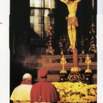 Papa Giovanni Paolo II prega davanti al Sangue di Cristo